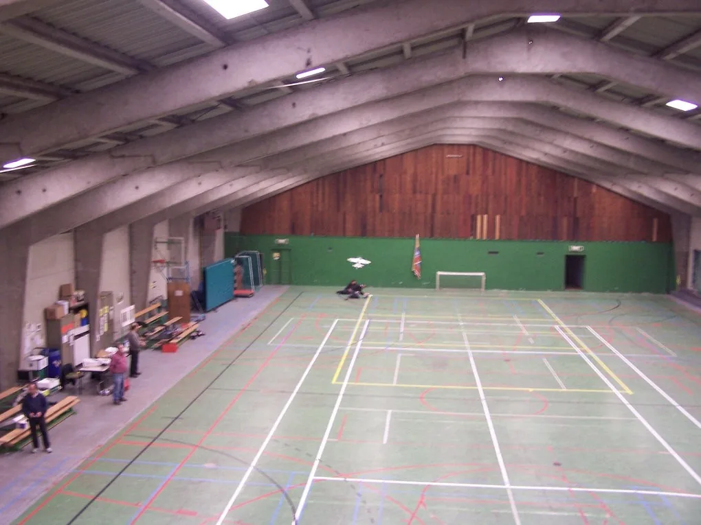 Indoor vliegen in de sporthal